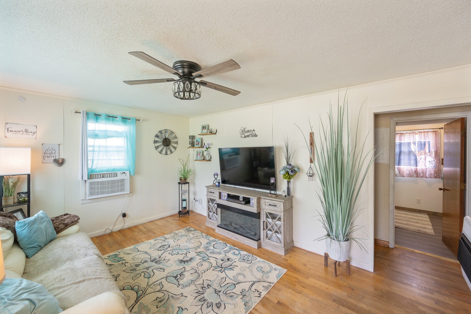 252 Luna Street Decaturville, TN 38329 - Photo 3 of 21 a living room with furniture and a flat screen tv