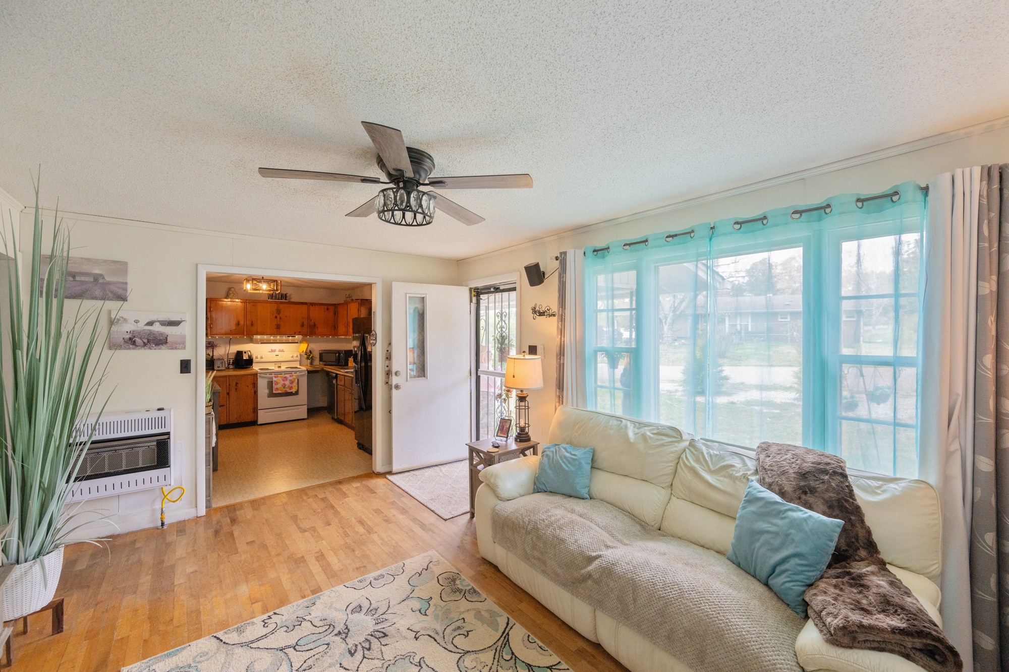 252 Luna Street Decaturville, TN 38329 - Photo 4 of 21 a living room with furniture and a large window