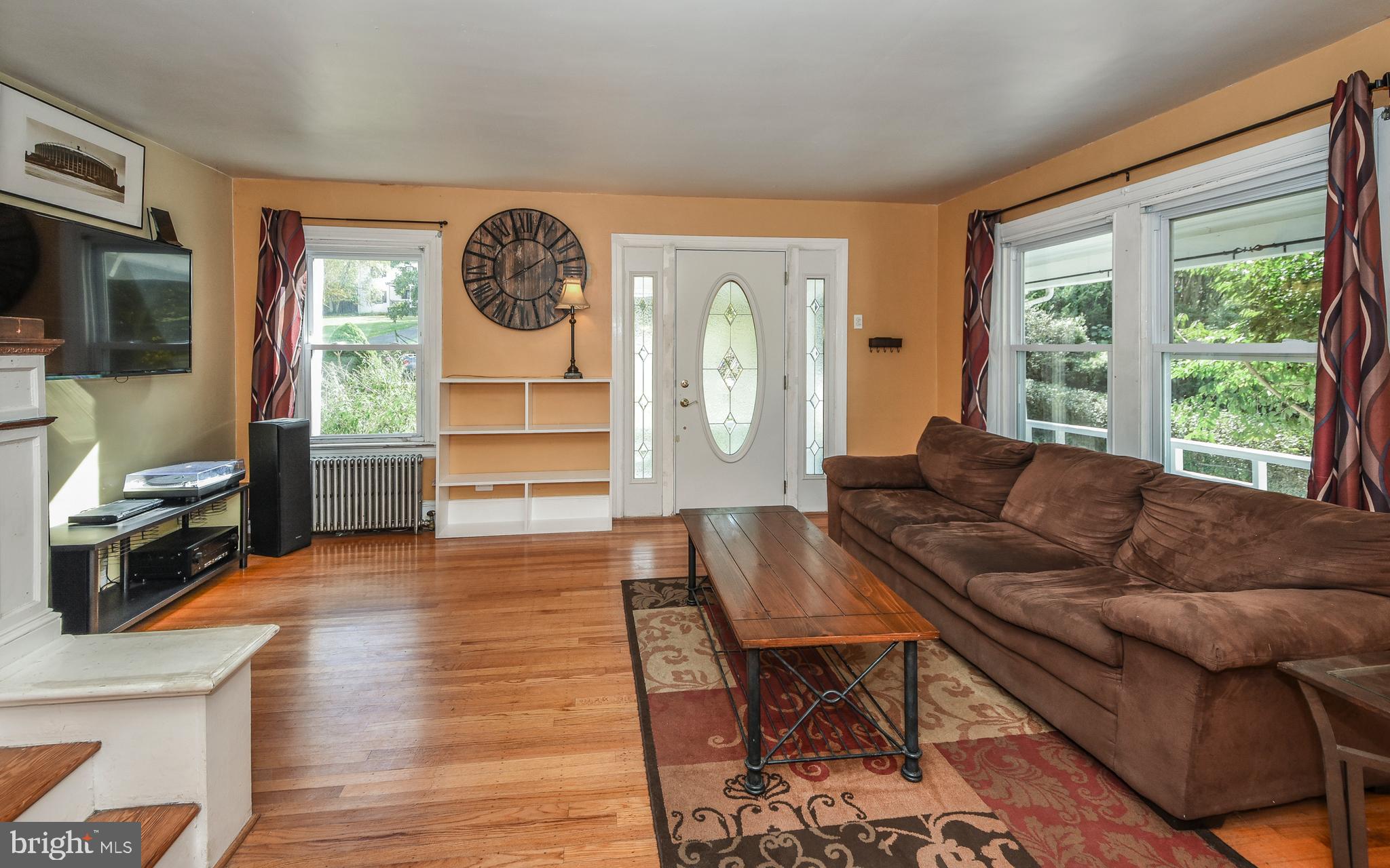 427 West Waverly Road Glenside, PA 19038 - Photo 9 of 26 Living Room