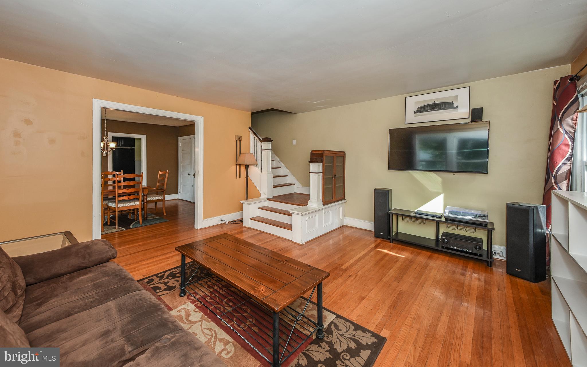 427 West Waverly Road Glenside, PA 19038 - Photo 10 of 26 Living Room