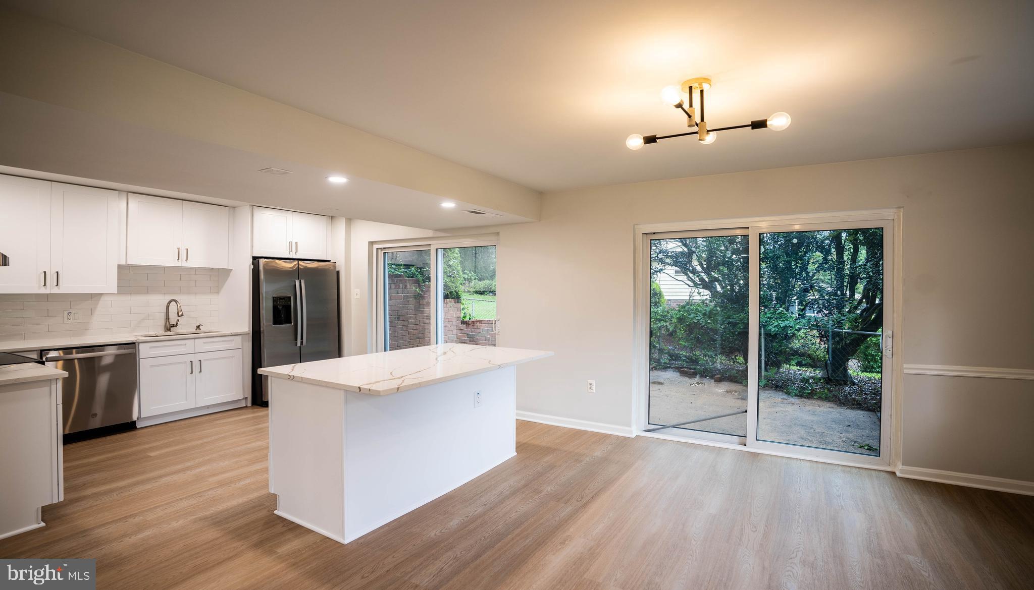 6907 Barnack Drive Springfield, VA 22152 - Photo 11 of 40 Dinning Room/Kitchen