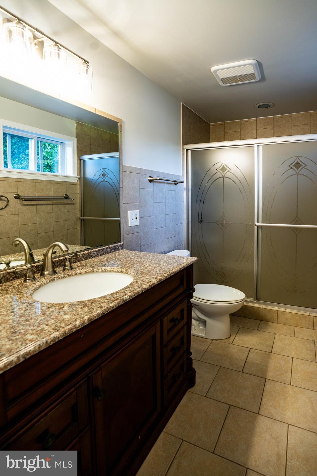 6907 Barnack Drive Springfield, VA 22152 - Photo 31 of 40 Owner's Bathroom