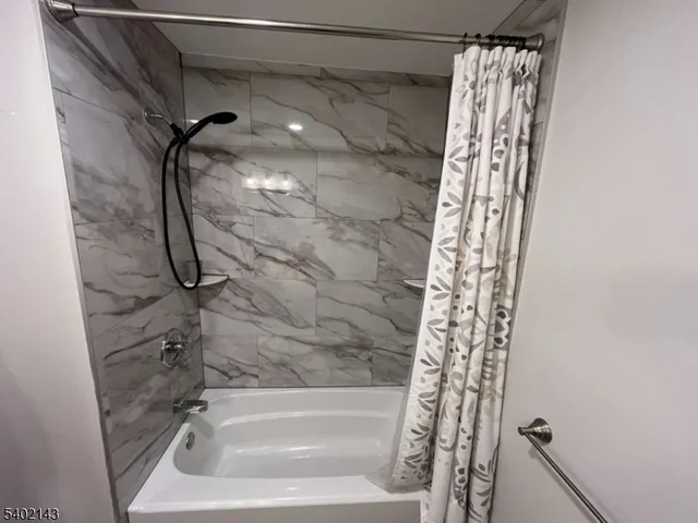 $2,450 | 220 Sierra Court, Woodbridge, NJ 07095