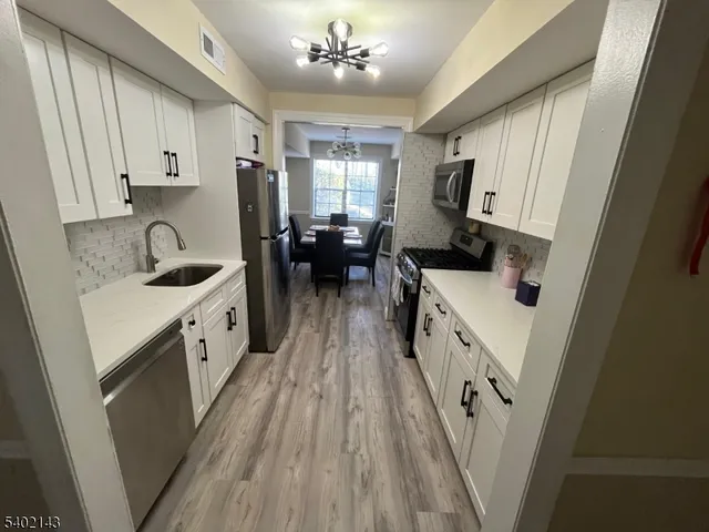 $2,450 | 220 Sierra Court, Woodbridge, NJ 07095