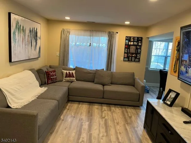 $2,450 | 220 Sierra Court, Woodbridge, NJ 07095