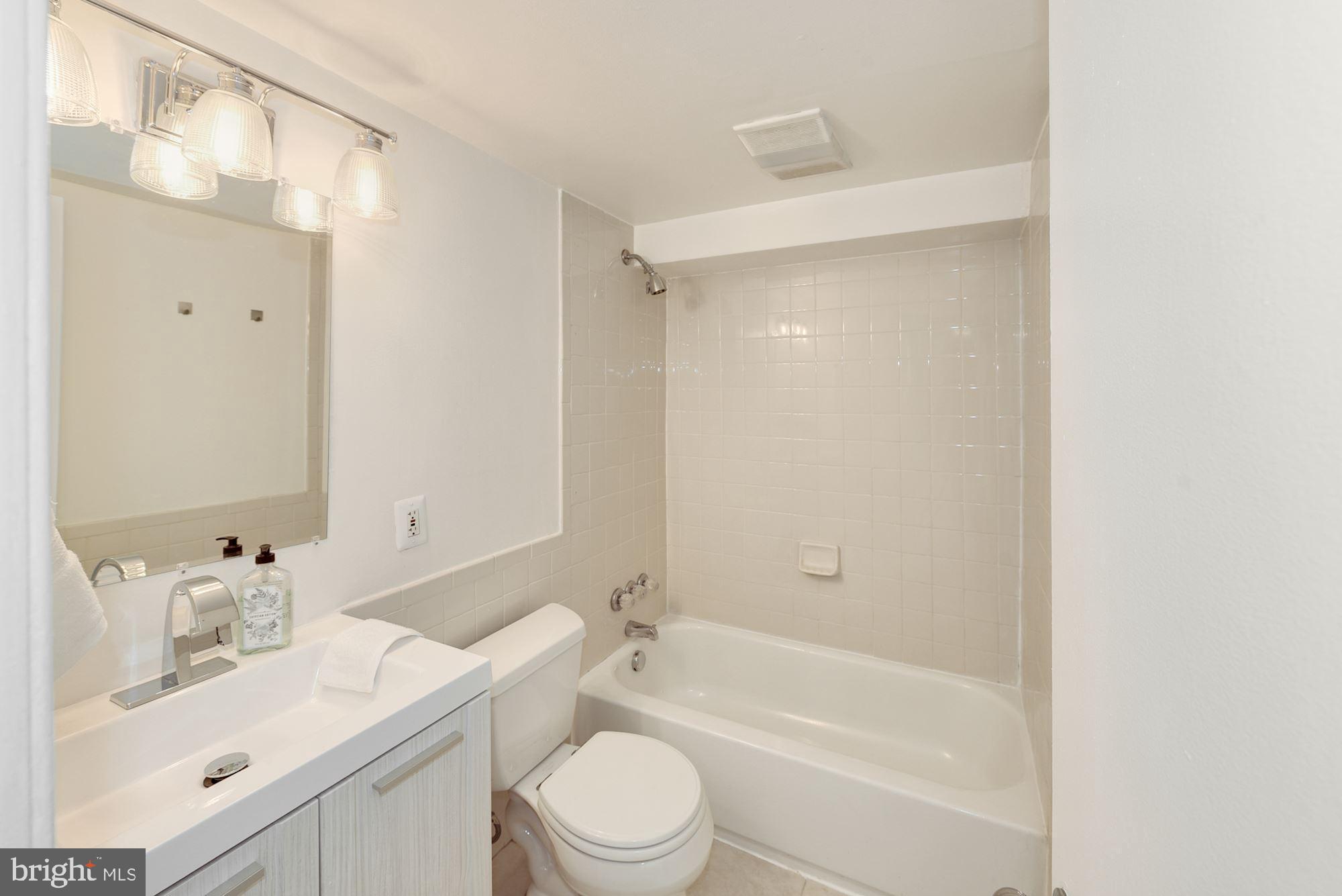 2013 Kalorama Road Northwest, Unit 2 Washington, DC 20009 - Photo 15 of 22 Gallery Image 15