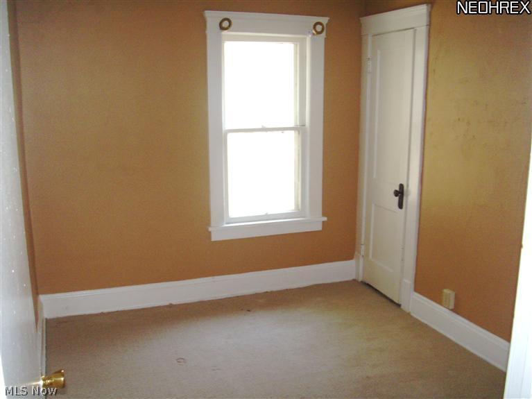 925-927 Alhambra Road Cleveland, OH 44110 - Photo 3 of 6