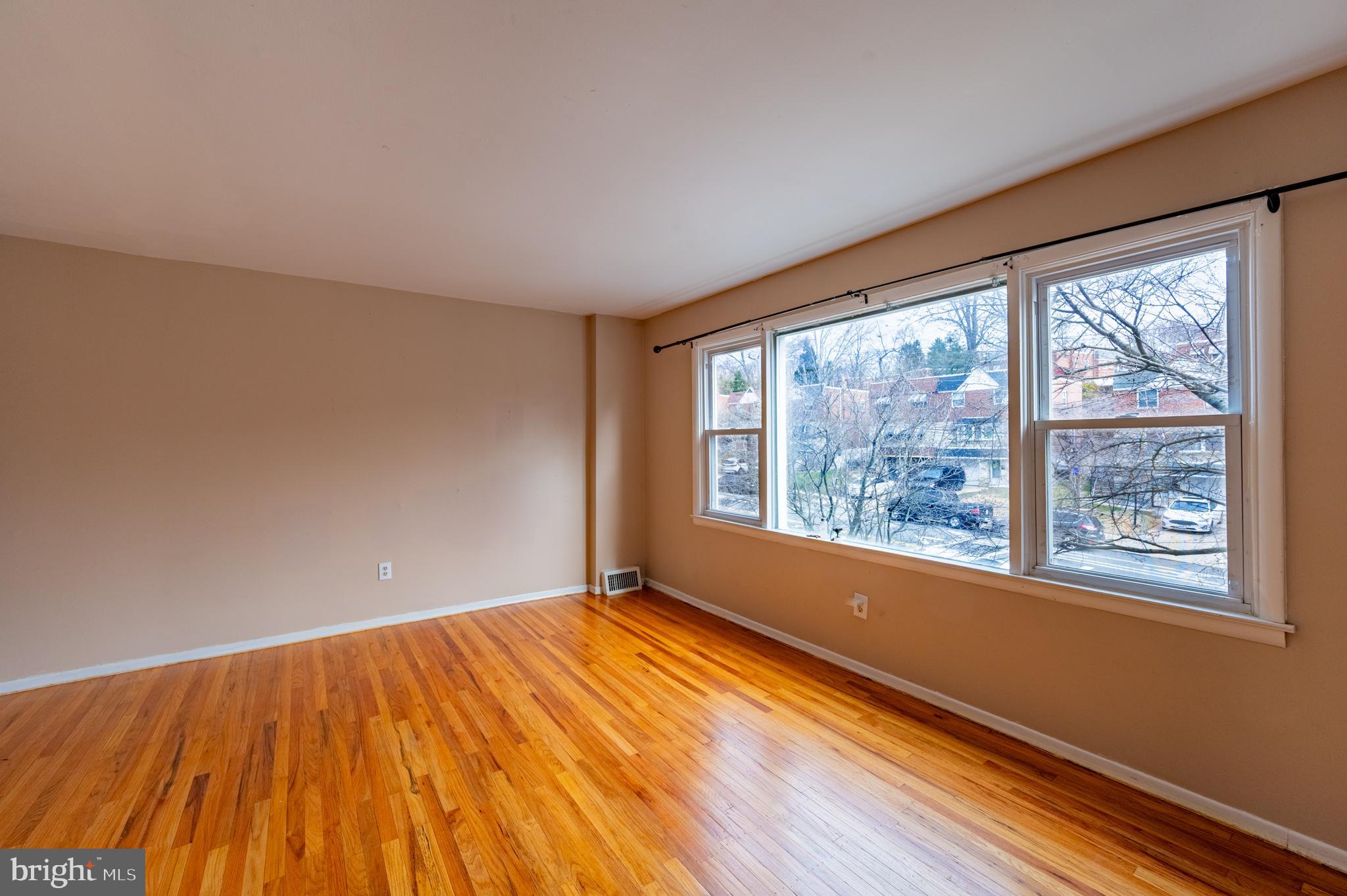 7218 Valley Avenue Philadelphia, PA 19128 - Photo 16 of 50 Lots of light in living room