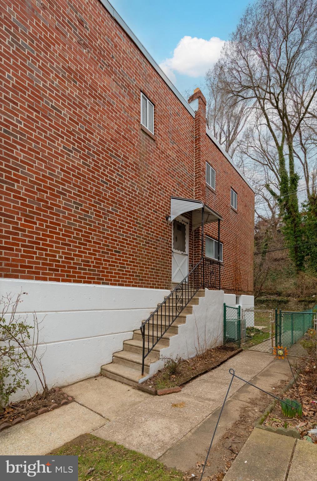7218 Valley Avenue Philadelphia, PA 19128 - Photo 45 of 50 Side entrance to second level