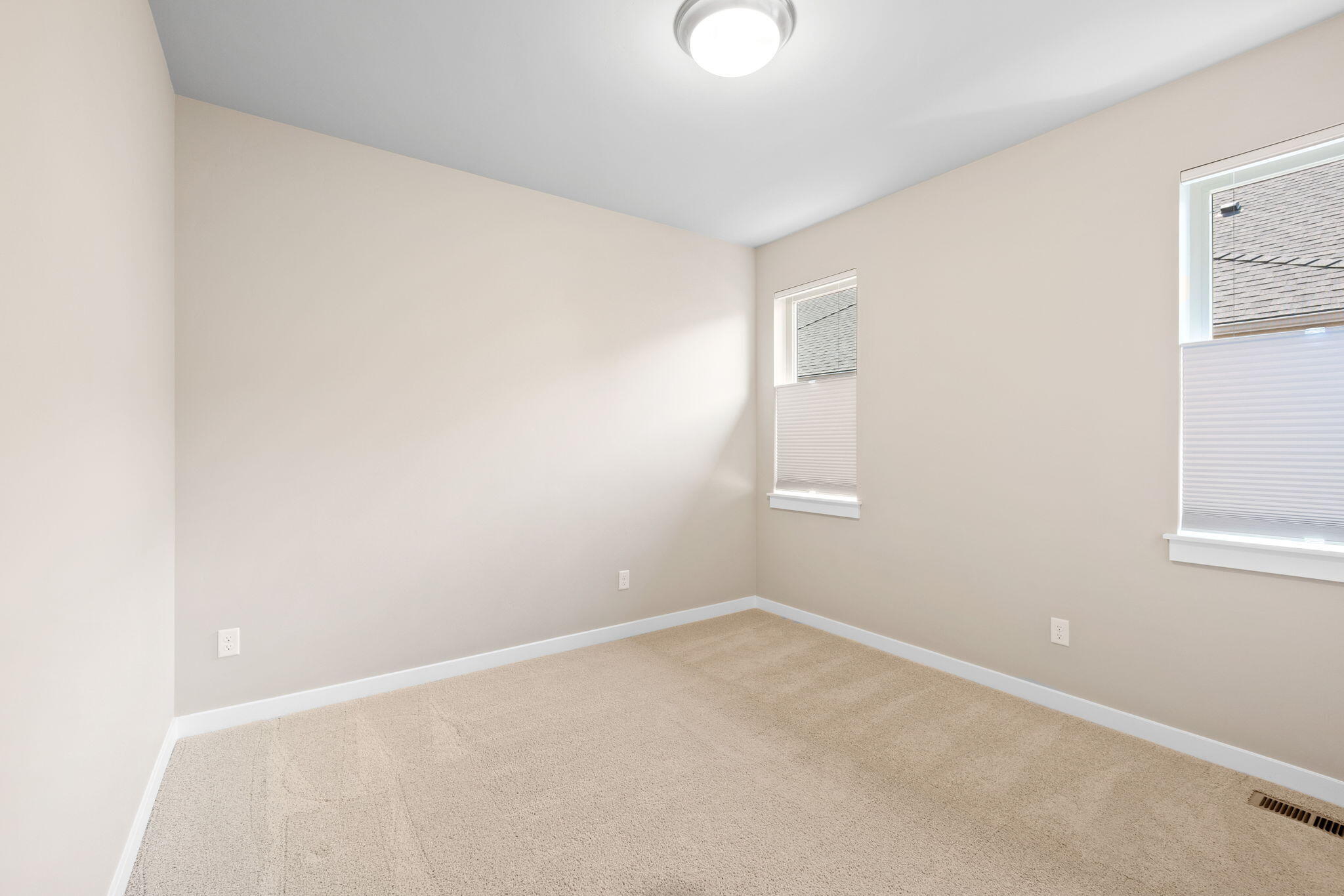 4396 Southwest 36th Street Redmond, OR 97756 - Photo 29 of 36 Third bedroom with custom 2-way blinds.