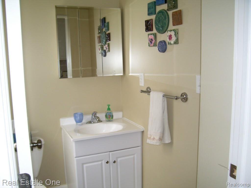 1533 Crooks Road Royal Oak, MI 48067 - Photo 19 of 30 100_1044.jpg