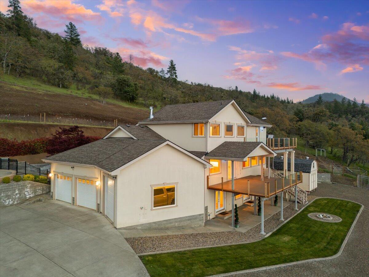 4002 Dry Creek Road Medford, OR 97504 - Photo 3 of 45