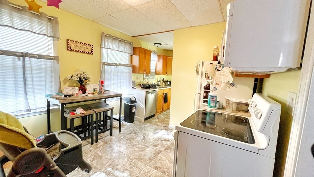 550 Eastern Avenue Lynn, MA 01902 - Photo 18 of 32 a utility room with sink dryer and washer