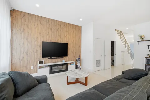 $850,000 | 1241 Northeast 18th Avenue, Fort Lauderdale, FL 33304