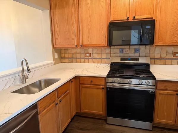 $289,000 | 1850 Wisteria Drive, Aurora, IL 60503