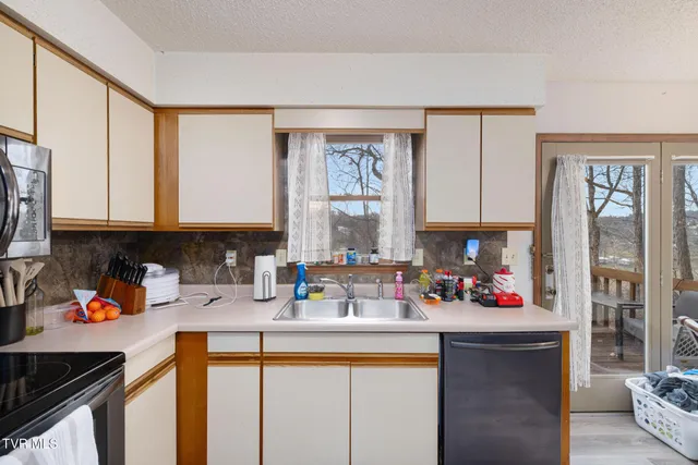 $179,900 | 348 River Road, Unit B1, Bluff City, TN 37618