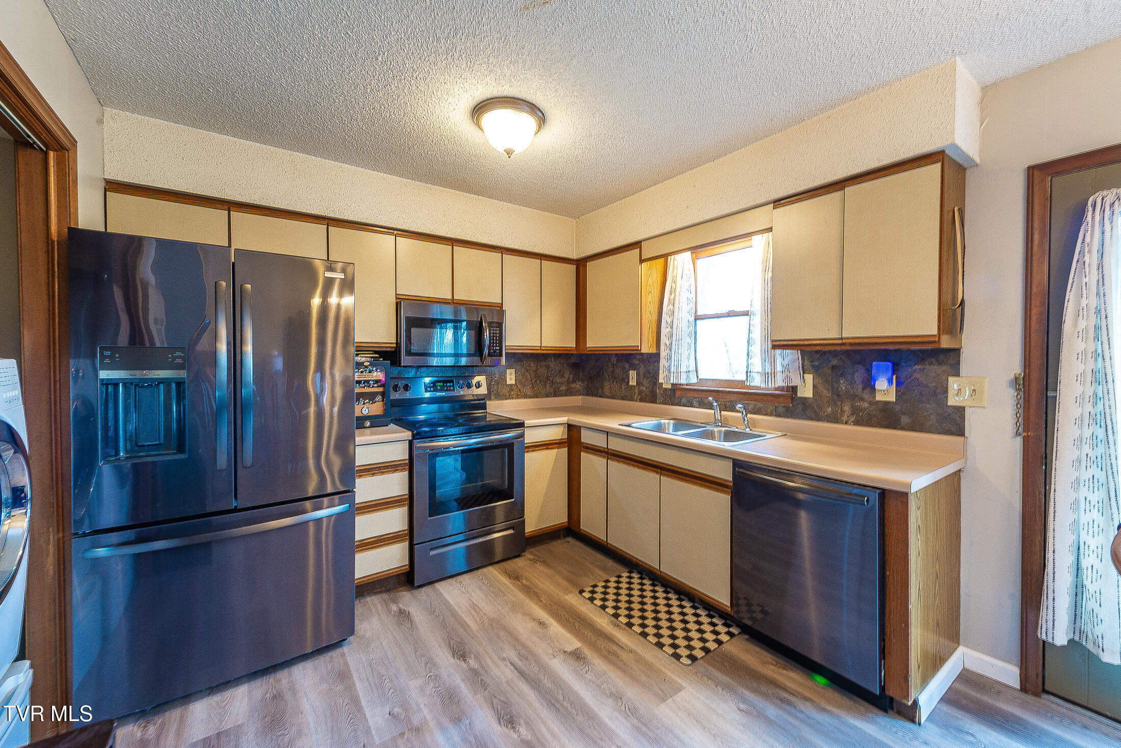 348 River Road, Unit B1 Bluff City, TN 37618 - Photo 3 of 40 DSC_7208