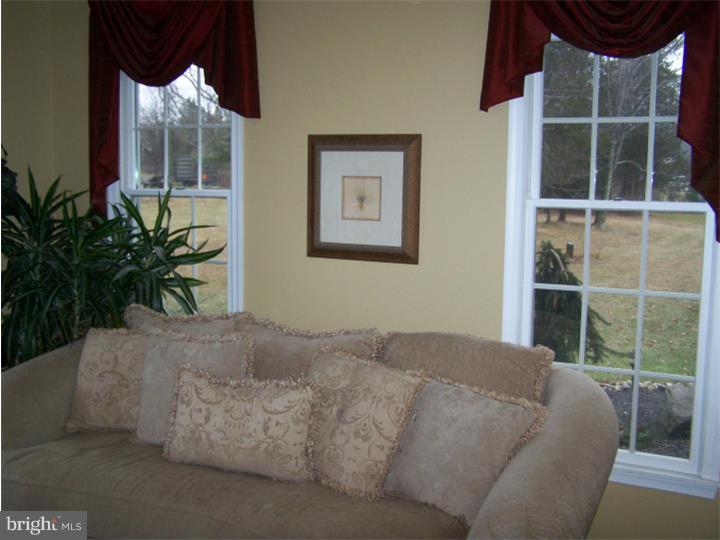 1748 Quarry Road Coopersburg, PA 18036 - Photo 7 of 24 Living Room