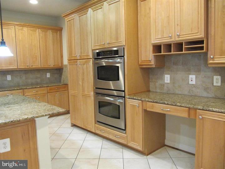 24907 Pinebrook Road Chantilly, VA 20152 - Photo 16 of 33 Kitchen opens to kitchenette area and living room