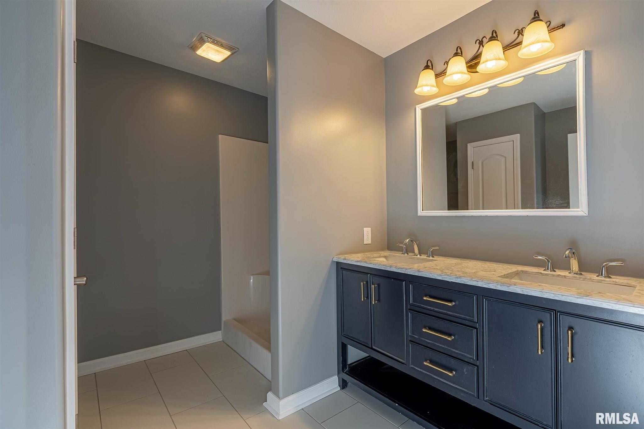 5643 Sycamore Road Carterville, IL 62918 - Photo 15 of 36 Gallery Image 15