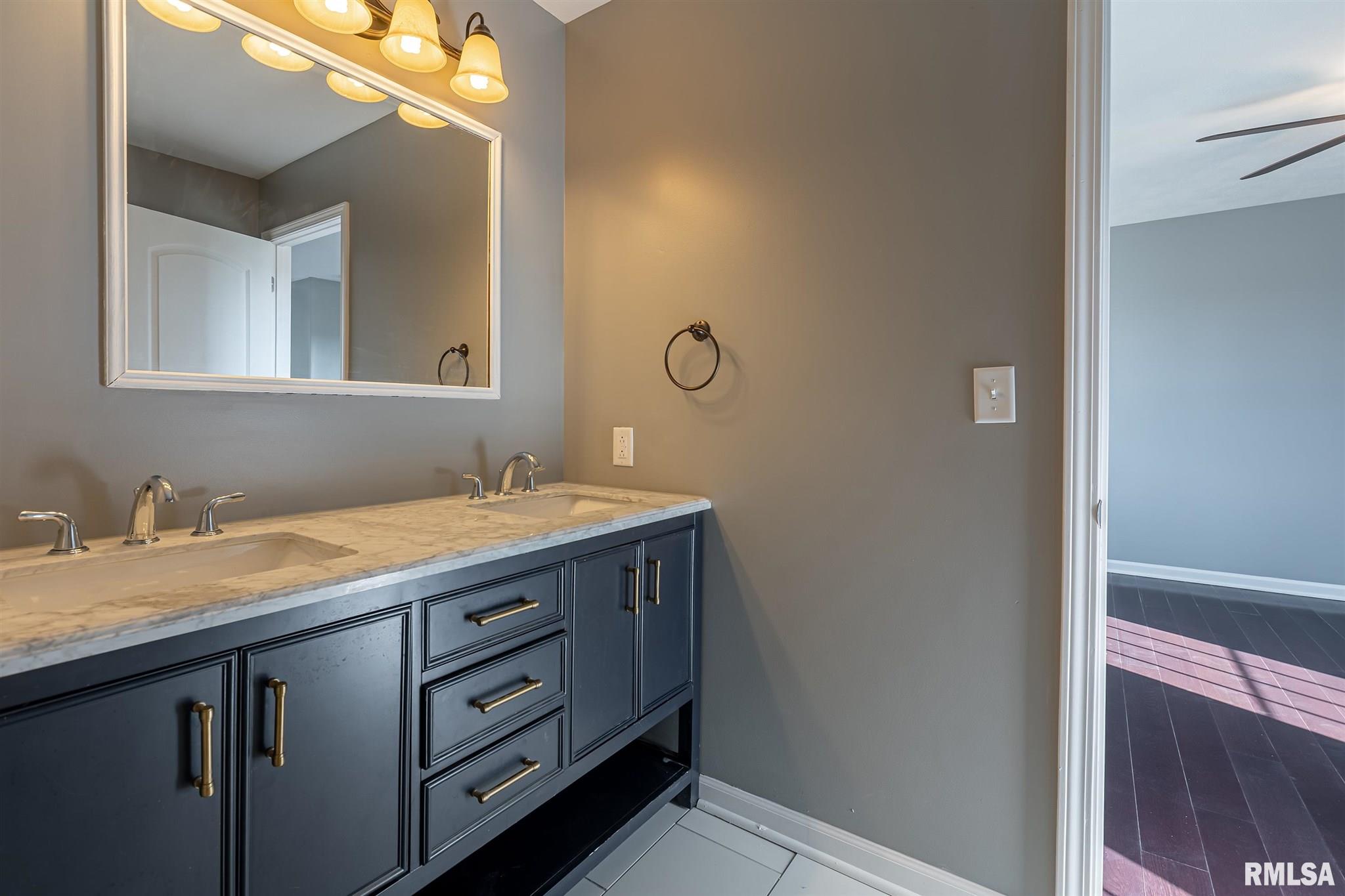 5643 Sycamore Road Carterville, IL 62918 - Photo 16 of 36 Gallery Image 16