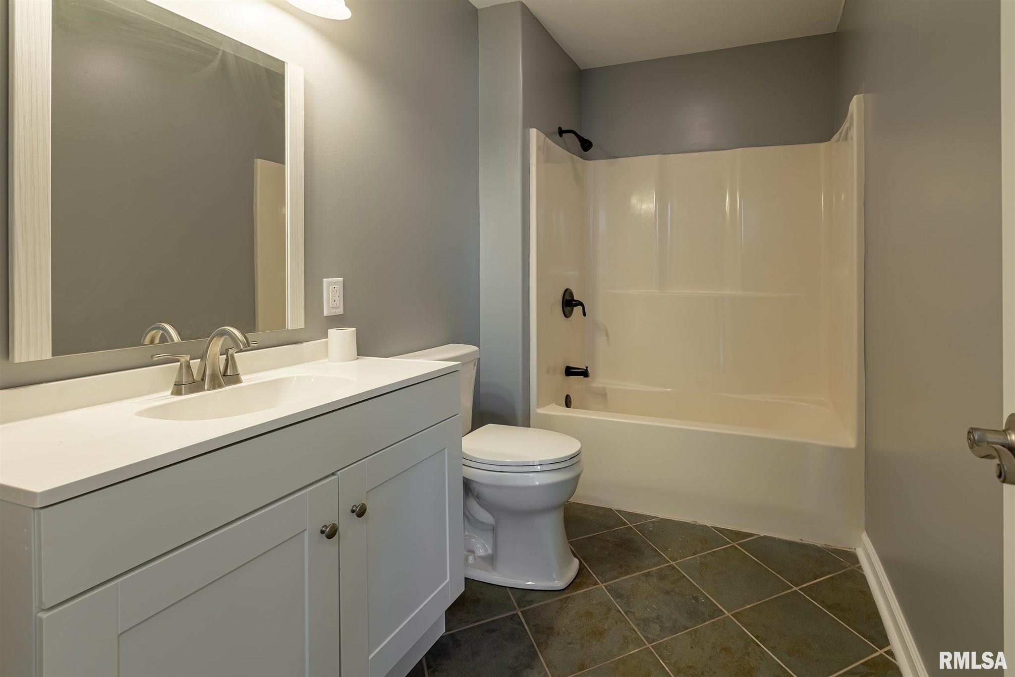 5643 Sycamore Road Carterville, IL 62918 - Photo 22 of 36 Gallery Image 22