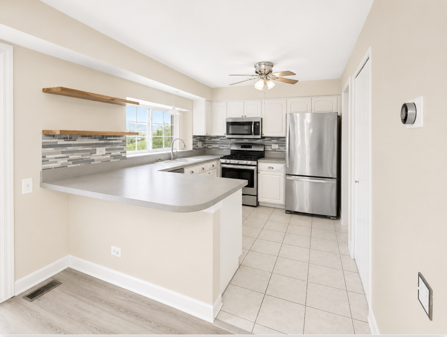 130 Park Ridge Court, Unit 130 Aurora, IL 60504 - Photo 4 of 16