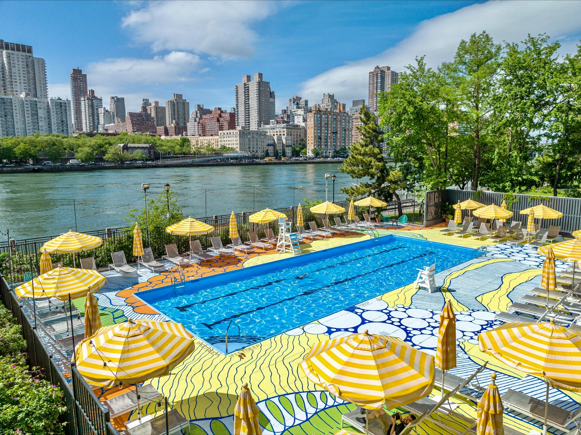 10 River Road, Unit 30007K Manhattan, NY 10044 - Photo 8 of 10 a view of a lake with a table and chairs