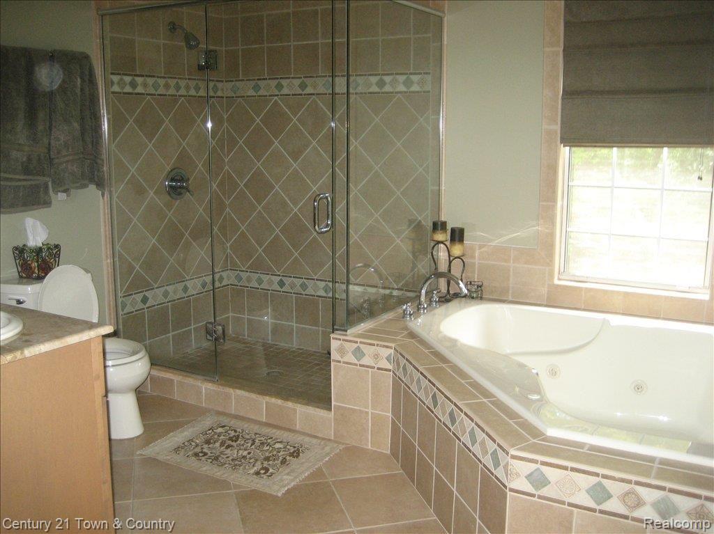 1201 Barneswood Lane Rochester, MI 48306 - Photo 6 of 10 Master bath