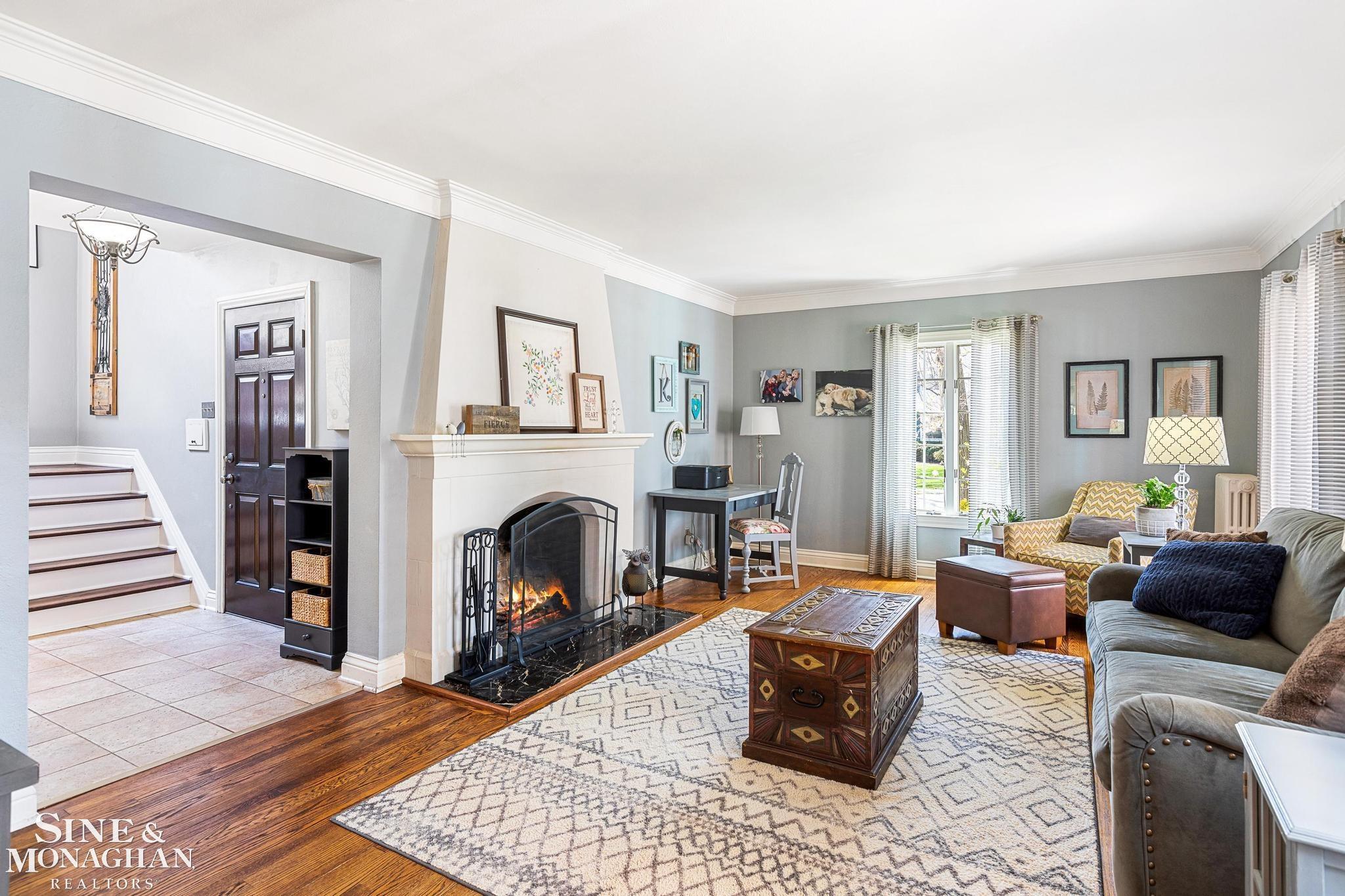 190 Fisher Road Grosse Pointe Farms, MI 48230 - Photo 4 of 37