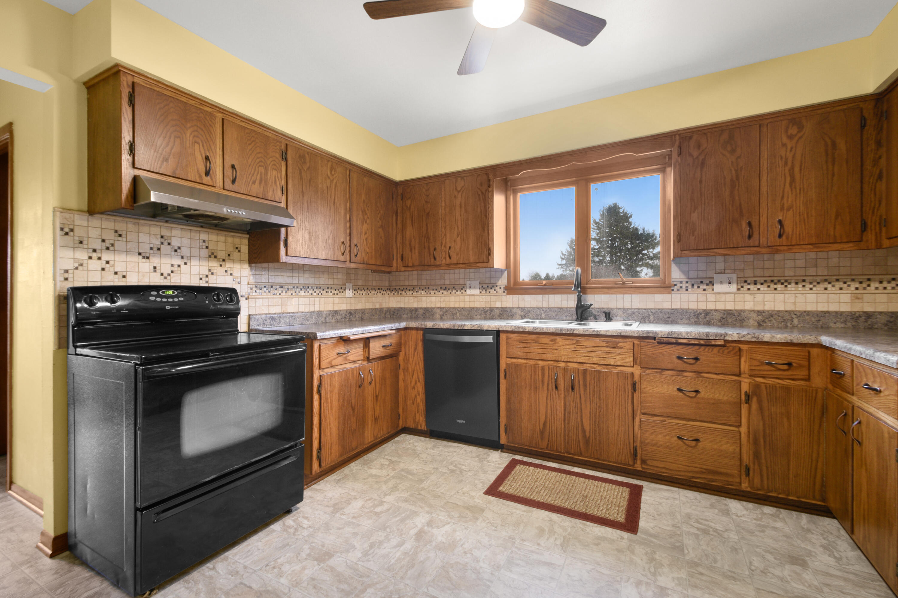 W6552 State Highway 144 Sherman, WI 53075 - Photo 6 of 20 Kitchen