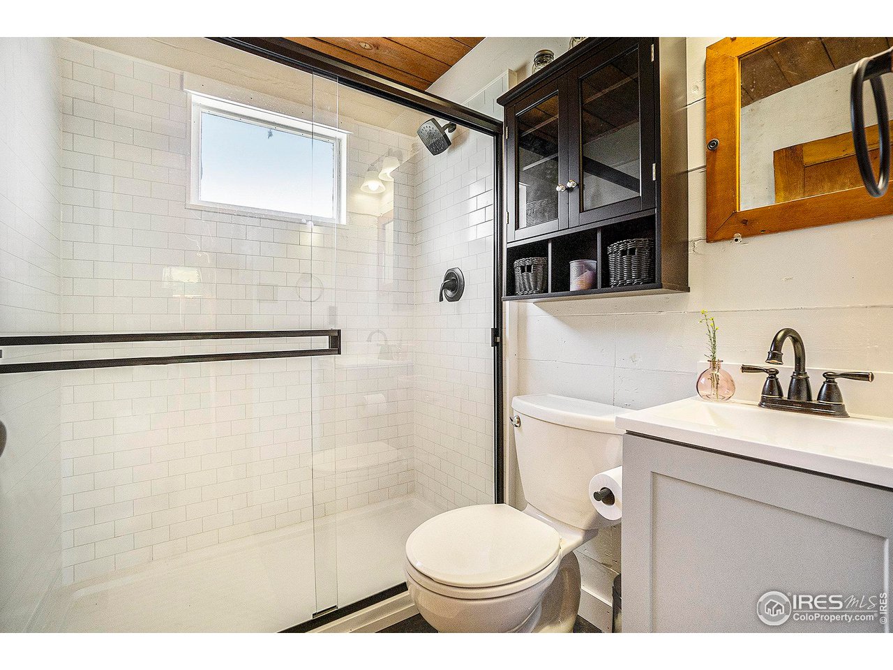 960 Riverside Drive, Unit 2 Estes Park, CO 80517 - Photo 12 of 20 Fully remodeled bathroom