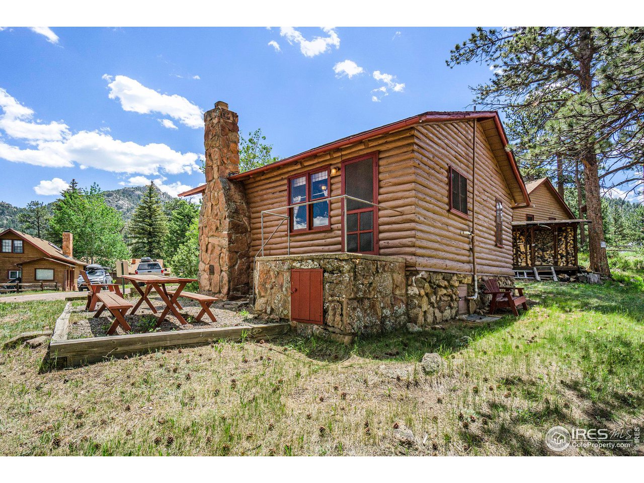 960 Riverside Drive, Unit 2 Estes Park, CO 80517 - Photo 20 of 20 Back patio with picnic table