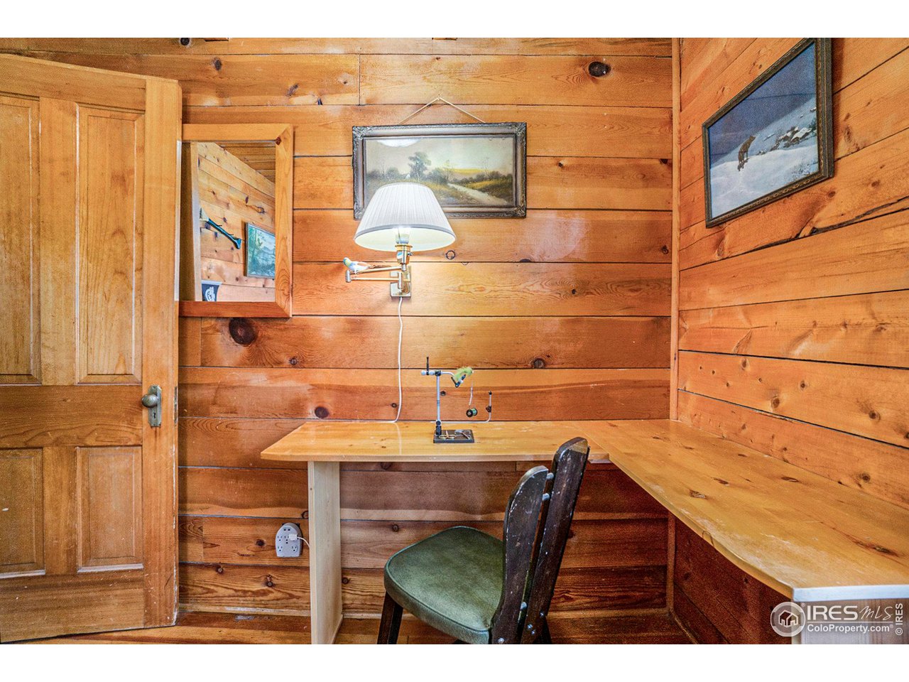 960 Riverside Drive, Unit 2 Estes Park, CO 80517 - Photo 10 of 20 Built in desk for hobbies or office work.