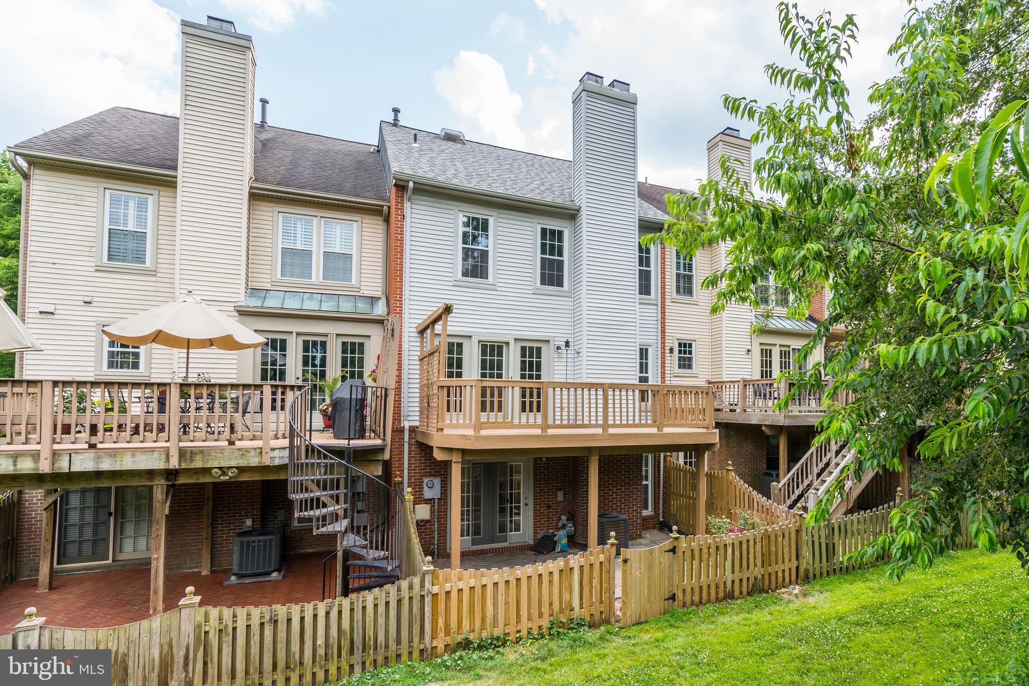 3827 Inverness Road Fairfax, VA 22033 - Photo 2 of 35