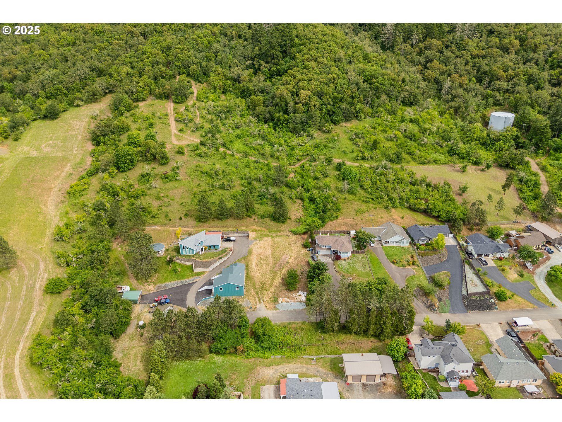 1140 Arburnia Street Myrtle Creek, OR 97457 - Photo 11 of 14 a view of a city