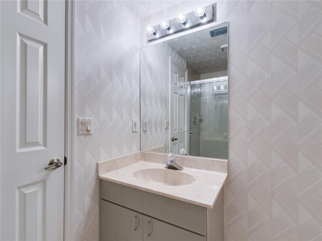 23049 Via Stel Boca Raton, FL 33433 - Photo 34 of 40 Bathroom 3