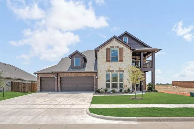 $574,990 | 220 Claywood Drive, Glenn Heights, TX 75154