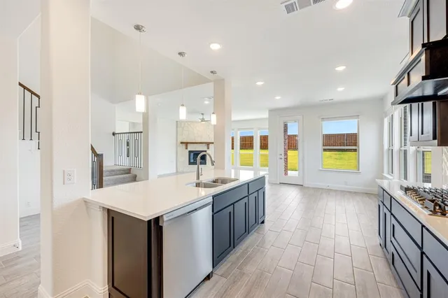 $574,990 | 220 Claywood Drive, Glenn Heights, TX 75154