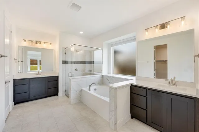 $574,990 | 220 Claywood Drive, Glenn Heights, TX 75154