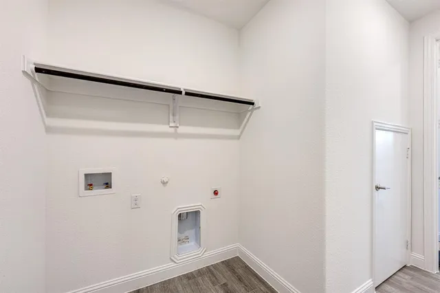 $574,990 | 220 Claywood Drive, Glenn Heights, TX 75154