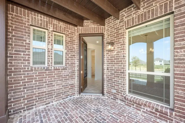 $574,990 | 220 Claywood Drive, Glenn Heights, TX 75154