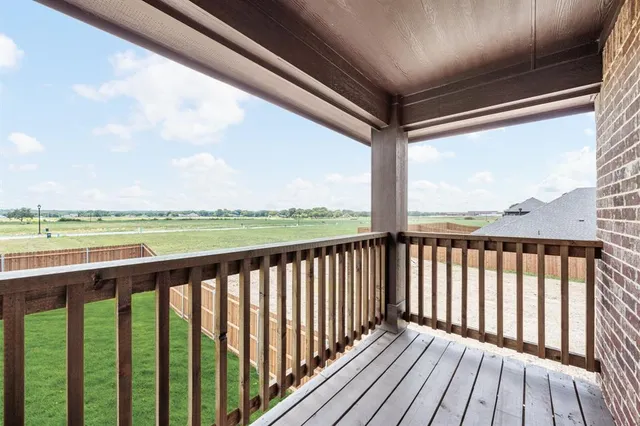 $574,990 | 220 Claywood Drive, Glenn Heights, TX 75154