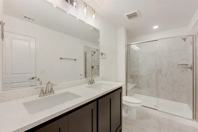 $574,990 | 220 Claywood Drive, Glenn Heights, TX 75154