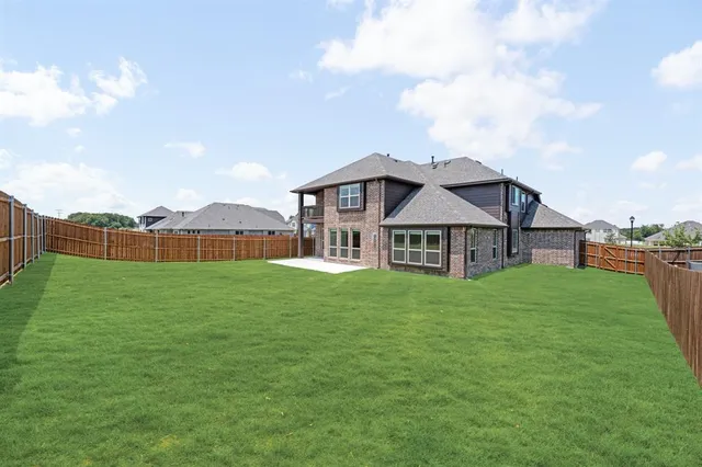 $574,990 | 220 Claywood Drive, Glenn Heights, TX 75154