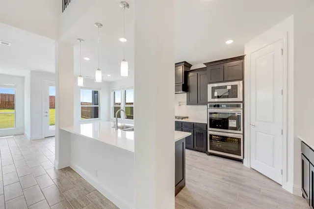 $574,990 | 220 Claywood Drive, Glenn Heights, TX 75154