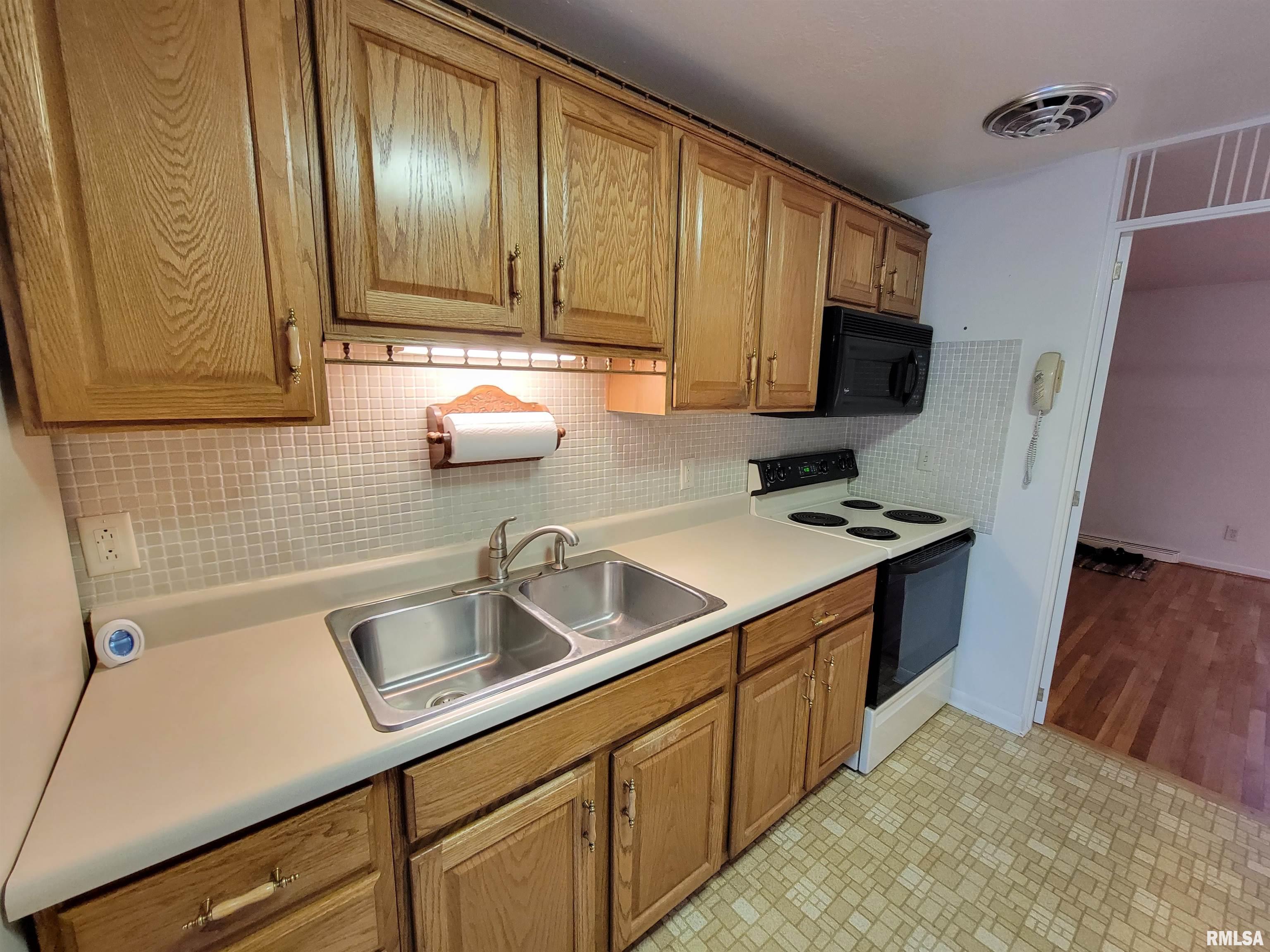310 Brookview Road East Peoria, IL 61611 - Photo 3 of 21 Gallery Image 3