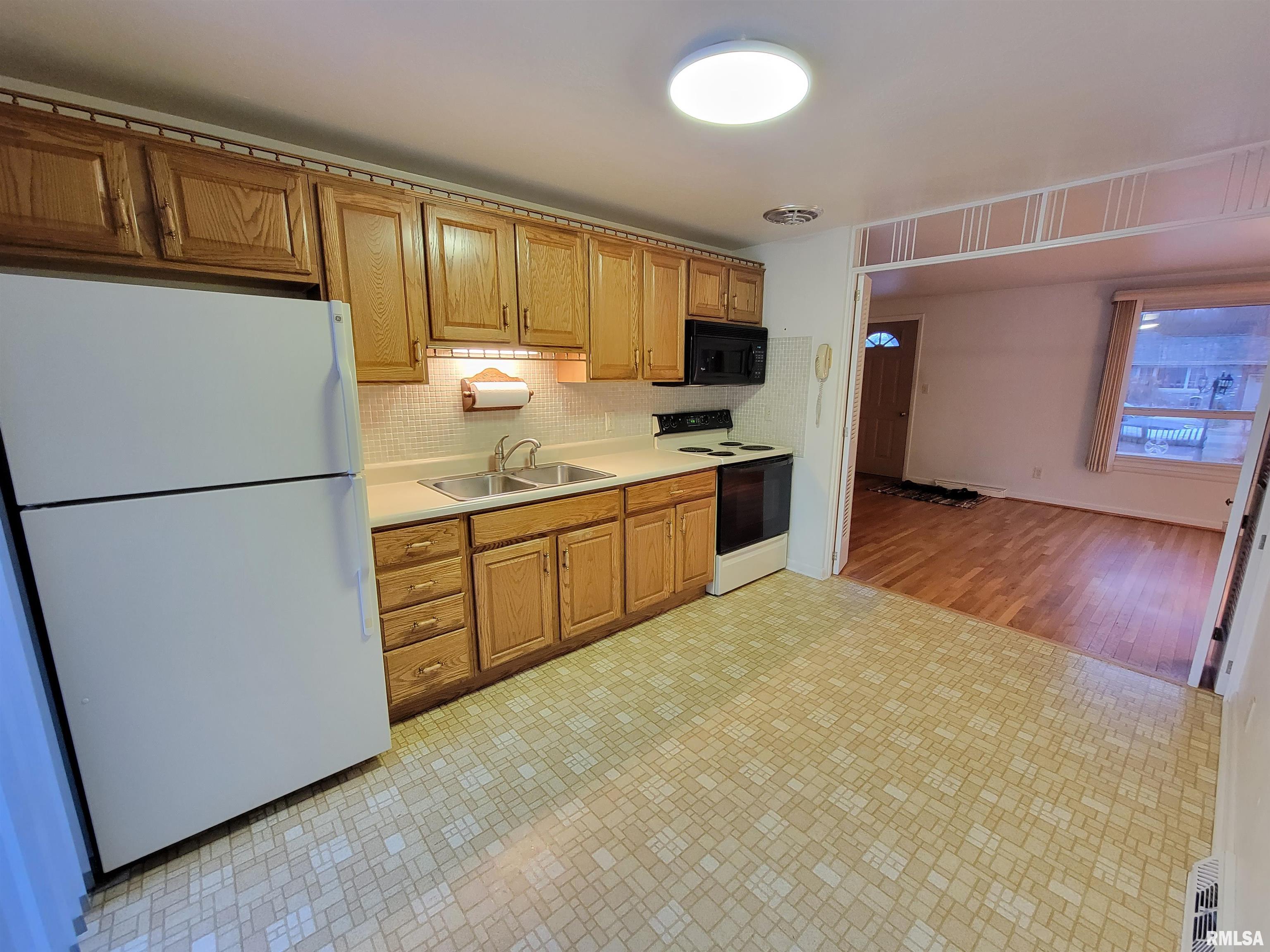 310 Brookview Road East Peoria, IL 61611 - Photo 4 of 21 Gallery Image 4