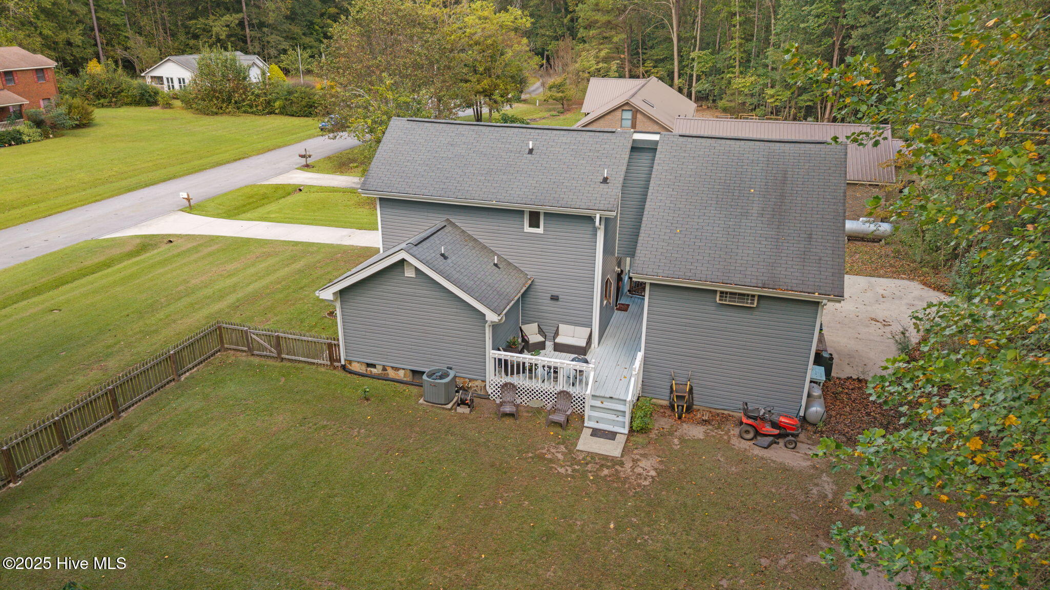 102 Spring Ridge Court New Bern, NC 28562 - Photo 7 of 43 6-web-or-mls-DJI_20251009123527_0400_D