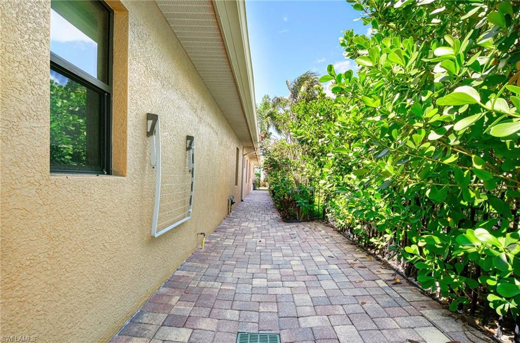 672 Fairway Terrace Naples, FL 34103 - Photo 36 of 40